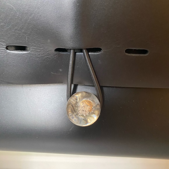 ‼️CAROL RISLEY‼️ Unique Leather Handbag with Resin clasp - Picture 3 of 7